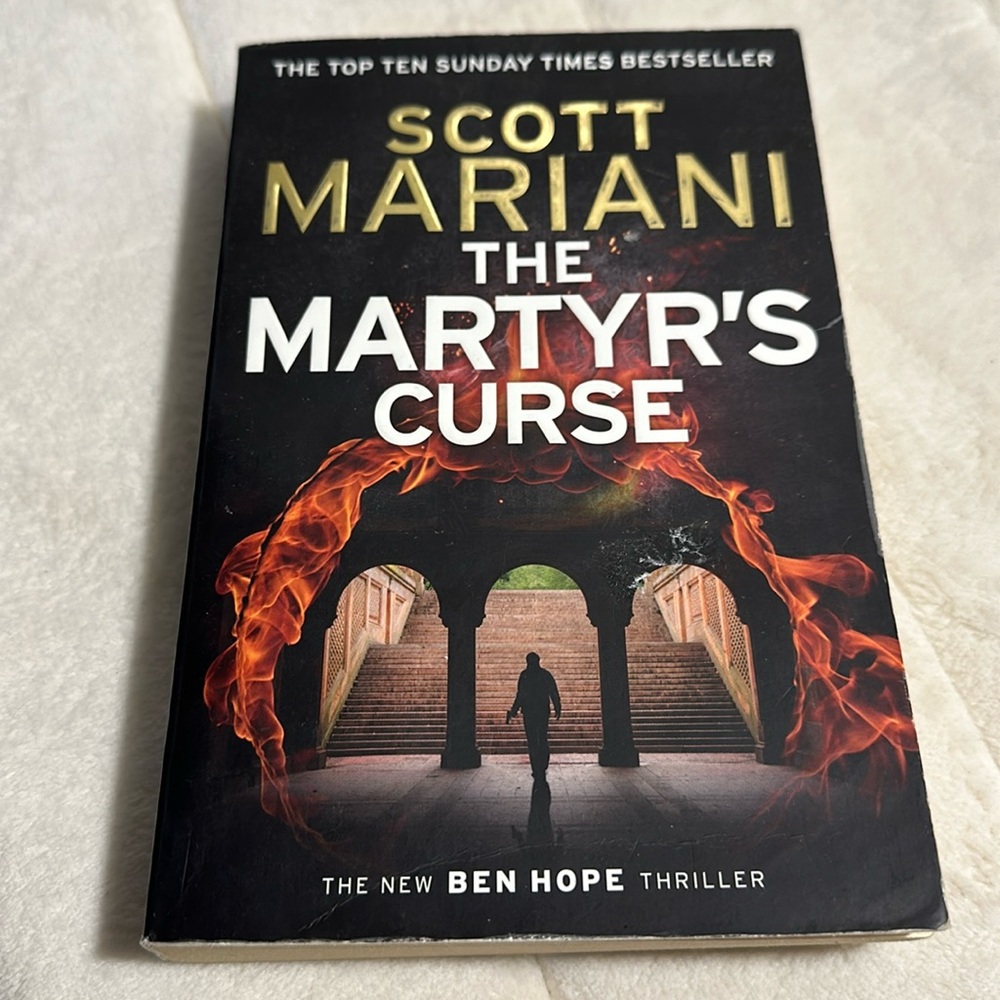 🧚‍♀️3/$12🧚‍♀️ the martyrs curse. Fiction